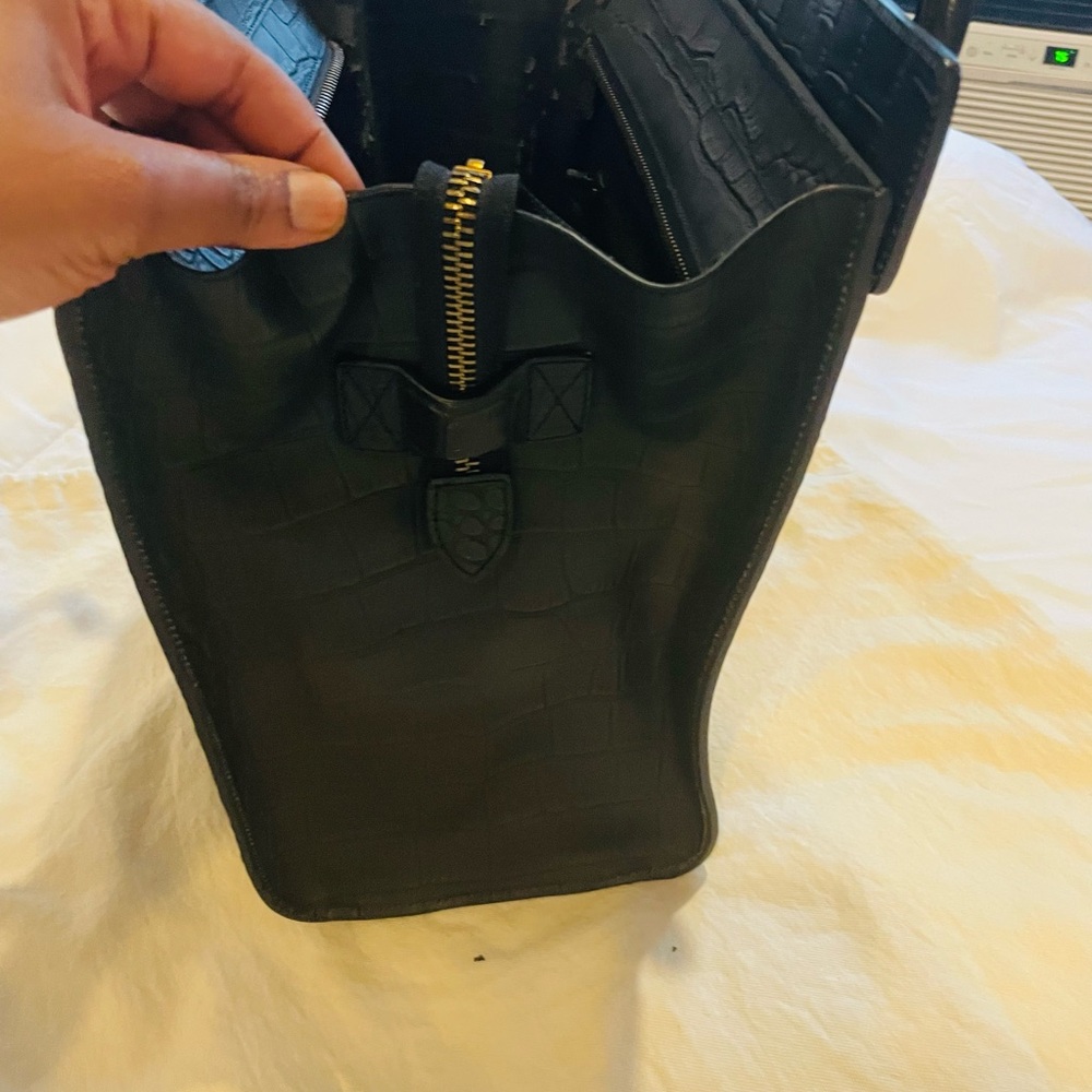 Celine Black Croc-Embossed BagCeline Crocodile Embossed Leather Bag - Picture 3 of 14